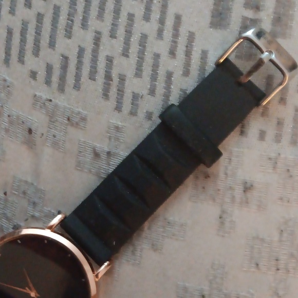 Black Quartz Watch - Picture 4 of 9